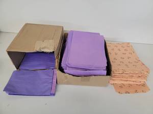lot 149 image: 150 Gift Bags Medium & Small (Purple & Orange) Great for Retail 