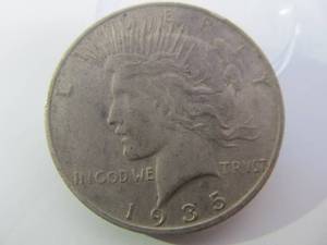 1935 S Liberty Peace Dollar - Lightly Circulated