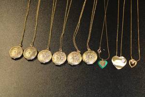 Vintage Deadstock Necklace Jewelry Lot  25 Necklaces