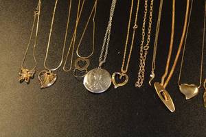Vintage Deadstock Necklace Jewelry Lot  25 Necklaces
