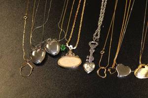 Vintage Deadstock Necklace Jewelry Lot  25 Necklaces