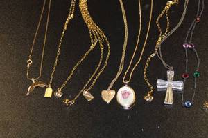 Vintage Deadstock Variety Necklace Resale Lot  25 Necklaces