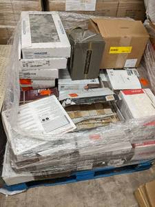 Pallet of Flooring (Traffic Master,...