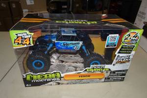 lot 15 image: New Mean Machines Venom 2.4 GHz Remote Control Rock Crawler