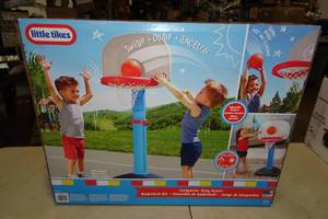 lot 17 image: Little Tikes TotSports Basketball Set