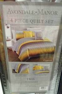 lot 66 image: Avondale Manor 4 Piece Quilt Set - Twin