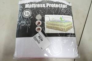 lot 72 image: New&nbspFitted Mattress Protector - Full Size