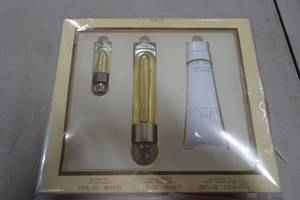 lot 78 image: Perry Ellis 360 For Women Gift Set