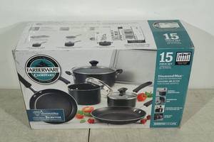 lot 85 image: Farberware CookStart 15 Piece Nonstick Cookware Set