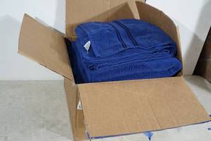lot 156 image: Spirit Linen Spa Collection Blue Print Bath Towels