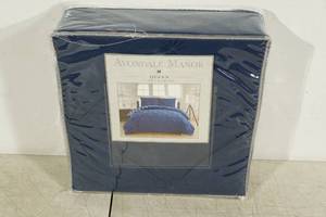 lot 240 image: New&nbspAvondale Manor 3 Piece Duvet Set - Queen