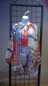 lot 65 image: Gypsy V neck small