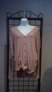 lot 99 image: Sweater soft pink small