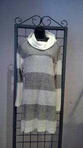 lot 102 image: Sweater high neck cream medium