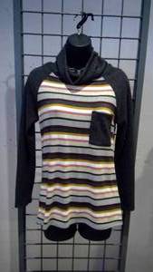 lot 106 image: Sweater raglan size small
