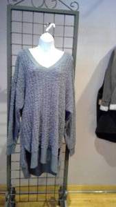 lot 75 image: Sweater Cement Color 2X