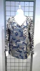 lot 157 image: Leopard camo V-neck size small