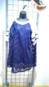 lot 164 image: Lace raglan size 4X