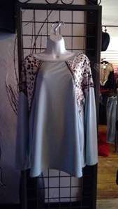 lot 199 image: T-Shirt long sleeve blue size large