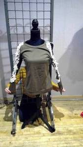 lot 216 image: Trim cold shoulder size small