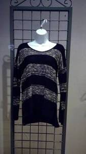 lot 232 image: Sweater long sleeve size small