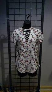 lot 238 image: T-shirt Flower size large