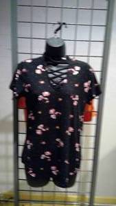 lot 242 image: T-shirt floral size large