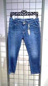 lot 273 image: Banana Republic capris size 26