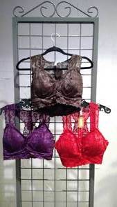 lot 288 image: 3 - Bralettes size medium