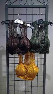 lot 289 image: 3 - Bralettes size medium