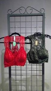 lot 290 image: 2 - Bralettes size XL