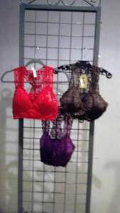 lot 293 image: 3 - Bralettes size Medium