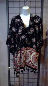 lot 402 image: Beach cover-up Black & White size OS