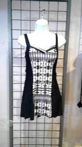 lot 423 image: Swimsuit one piece white & black ruffle size M