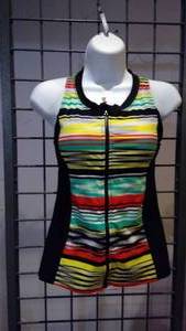 lot 467 image: Zip down rash guard size S