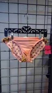 lot 481 image: Bikini bottom pink camo size XL