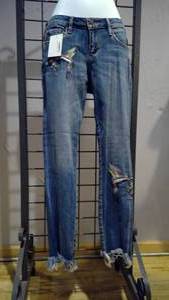 lot 256 image: Jeans Hidden  25