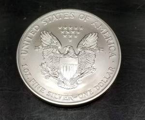 2002 AMERICAN SILVER EAGLE 1 TROY OZ .999 FINE SILVER DOLLAR