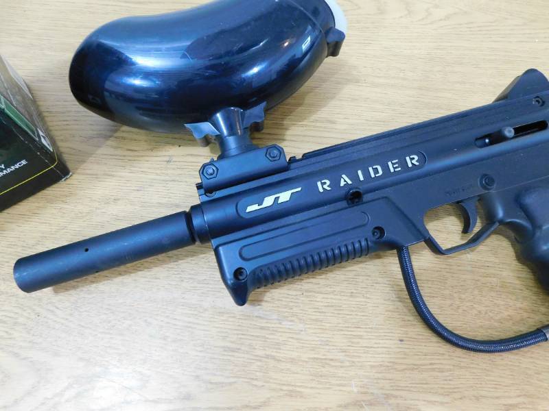 lot 16 image: JT Raider Paintball Gun & Partial Box of Paintballs