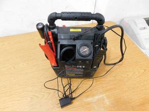 lot 53 image: Vector 800 Peak Amp Portable Car Jump Starter with 120 PSI Compressor and Triple USB Power