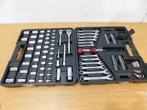 lot 58 image: NEW - Hypertough Tool kit 14 & 38 Drive,