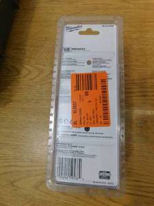 lot 87 image: Milwaukee 2-pack 25 ft x 1.2 Compact Wide Blade Tape Measure
