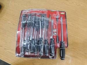 lot 73 image: Husky Screwdriver Set (15-Piece)