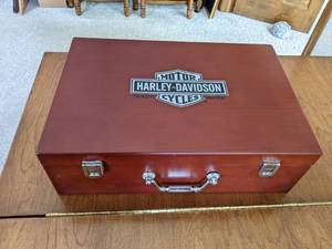 lot 27 image: Harley Davidson Shut The Box Game