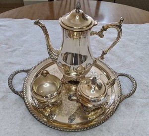 lot 41 image: Antique Rogers & Bro. Silver Plated 5 Pc. TeaCoffee Set