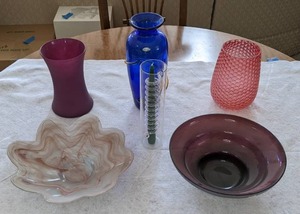 lot 39 image: Glass Lot Richard Blenko Cobalt Glass Vase, Murano Style Cased Art Glass Purple Swirl Bowl, Vases, & Bowls