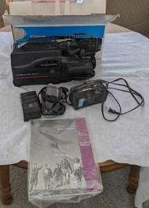 lot 35 image: Vintage GE Camescope VHS Video Camera w Box - CG683