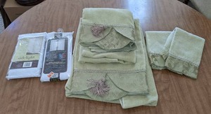 lot 31 image: Home Decor Set of (4) Decorative Towels, Insulating Window Sheers
