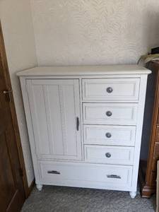 lot 6 image: New White Chifforobe