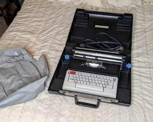 lot 103 image: Vintage Olivetti Lettera 36 Electric Portable Typewriter with Case